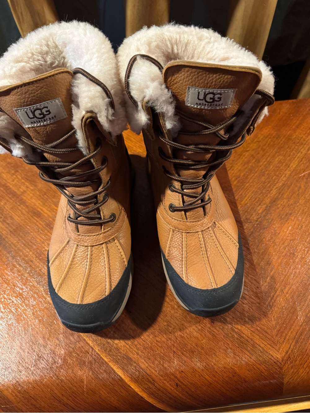 UGG Women's Brown Shearling-Lined Lace-Up Winter Boots
